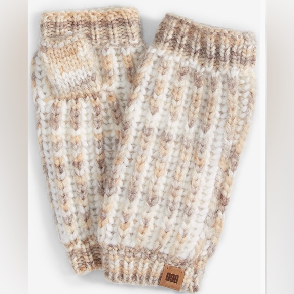 UGG Accessories - NWTA UGG Fingerless Gloves One Size